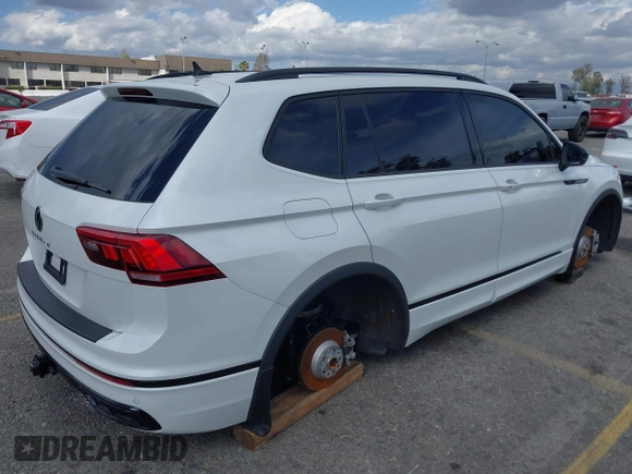 2023 Volkswagen Tiguan SE R-Line Black with VIN 3VVCB7AX3PM133002, listed as a IAAI auction lot 41902721 with 32,915 mi miles and . Bid and sale history available at DreamBid. Image 4.