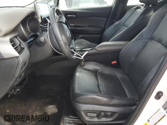 2022 Toyota C-HR XLE z VIN NMTKHMBX4NR145810, wystawiony jako Copart lot #43066335 z przebiegiem 40 462 mil mil oraz Czysty tytuł • Clean title. Historia ofert i sprzedaży dostępna na DreamBid. Obrazek 7.