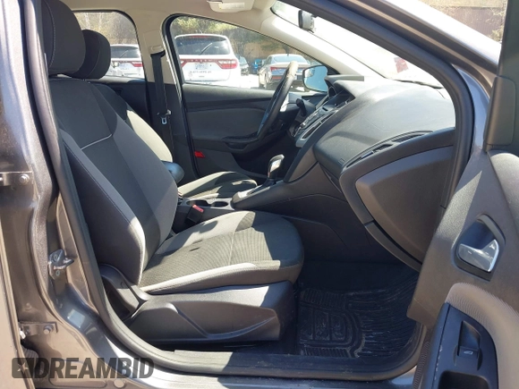 2013 Ford Focus SE with VIN 1FADP3F23DL355181, listed as a IAAI auction lot 42103742 with 171,594 mi miles. Bid and sale history available at carsss.com. Image 5.