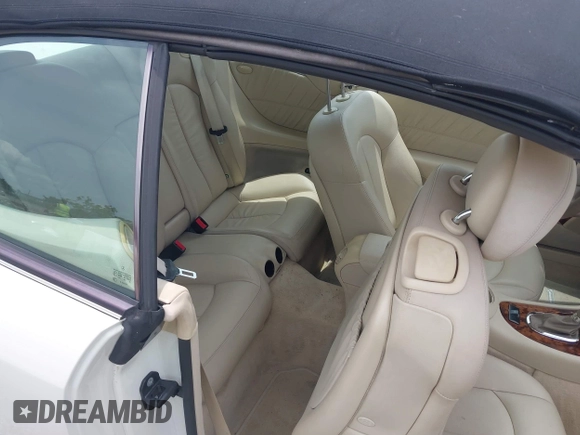 2008 Mercedes-Benz CLK 350 with VIN WDBTK56G98F236825, listed as a IAAI auction lot 42193752 with 127,318 mi miles and . Bid and sale history available at carsss.com. Image 8.