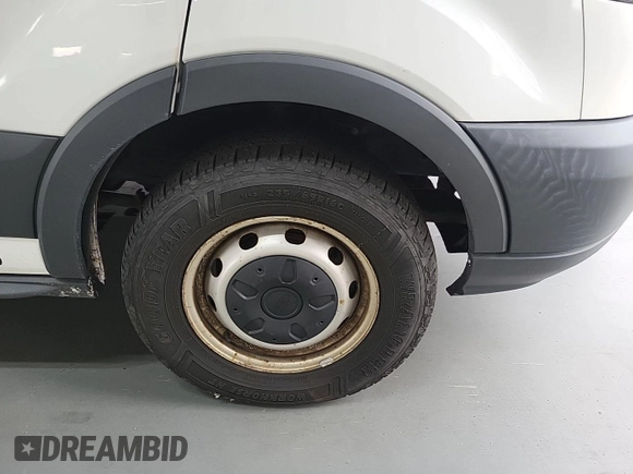 2018 Ford Transit z VIN 1FTYR1YG9JKA80761, wystawiony jako IAAI lot #42859226 z przebiegiem 132 605 mil mil oraz . Historia ofert i sprzedaży dostępna na DreamBid. Obrazek 5.
