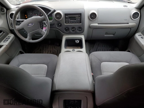 2004 Ford Expedition Special Service with VIN 1FMPU16L34LB69214, listed as a Copart auction lot 43988735 with 225,671 mi miles and Salvage Title. Bid and sale history available at carsss.com. Image 8.