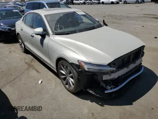 2020 Volvo S60 Momentum with VIN 7JR102FK7LG065028, listed as a Copart auction lot 57981633 with 38,314 mi miles. Bid and sale history available at carsss.com. Image 4.