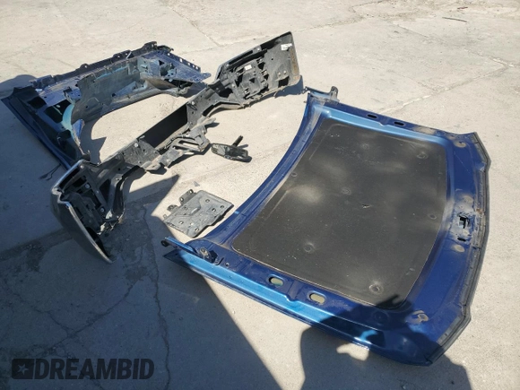2018 Chevrolet Silverado 1500 LT with VIN 1GCRCREC8JZ229254, listed as a Copart auction lot 49842595 with 105,596 mi miles and Salvage Title. Bid and sale history available at DreamBid. Image 12.