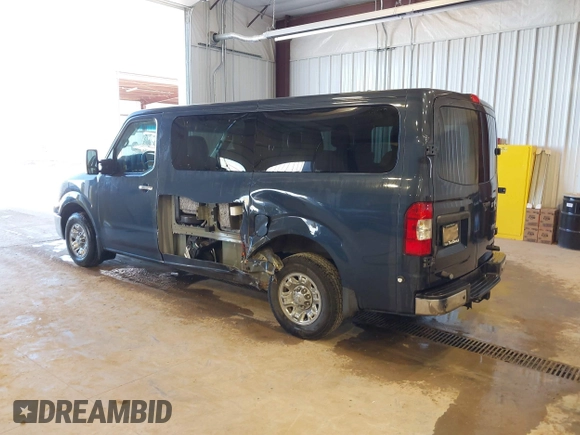 2017 Nissan NV SL z VIN 5BZAF0AA6HN852913, wystawiony jako IAAI lot #41686657 z przebiegiem 88 182 mil mil oraz . Historia ofert i sprzedaży dostępna na DreamBid. Obrazek 3.