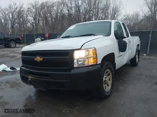 2013 Chevrolet Silverado 1500 Work Truck with VIN 1GCRKPE70DZ165029, listed as a IAAI auction lot 41038004 with 263,102 mi miles. Bid and sale history available at carsss.com. Image 2.