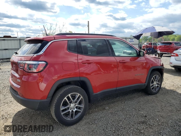 2020 Jeep Compass Latitude z VIN 3C4NJDBB1LT129848, wystawiony jako Copart lot #56048045 z przebiegiem 42 449 mil mil oraz Szkoda całkowita • Salvage title. Historia ofert i sprzedaży dostępna na DreamBid. Obrazek 3.
