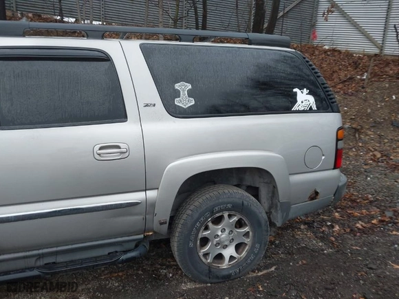 2006 Chevrolet Suburban LT with VIN 1GNFK16Z86J171637, listed as a IAAI auction lot 41919762 with 231,041 mi miles. Bid and sale history available at carsss.com. Image 13.