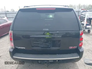 2014 GMC Yukon Denali z VIN 1GKS1EEFXER113493, wystawiony jako IAAI lot #41742662 z przebiegiem 150 382 mil mil oraz . Historia ofert i sprzedaży dostępna na DreamBid. Obrazek 16.