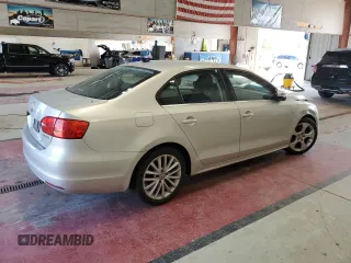 2011 Volkswagen Jetta SEL z VIN 3VWLZ7AJ5BM332905, wystawiony jako Copart lot #61913255 z przebiegiem Nie podano mil oraz Czysty tytuł • Clean title. Historia ofert i sprzedaży dostępna na DreamBid. Obrazek 3.