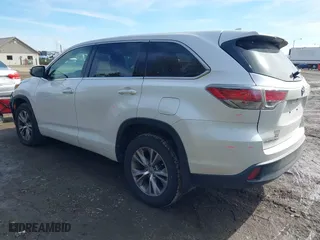 2015 Toyota Highlander LE with VIN 5TDBKRFHXFS172501, listed as a IAAI auction lot 41591131 with 108,000 mi miles. Bid and sale history available at carsss.com. Image 3.