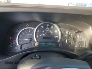 2003 Cadillac Escalade z VIN 1GYEC63TX3R135227, wystawiony jako Copart lot #88373245 z przebiegiem 258 595 mil mil oraz Czysty tytuł • Clean title. Historia ofert i sprzedaży dostępna na DreamBid. Obrazek 9.