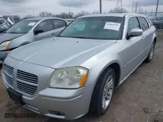 2005 Dodge Magnum RT with VIN 2D4GV58275H682691, listed as a IAAI auction lot 41866322 with 116,549 mi miles. Bid and sale history available at carsss.com. Image 2.