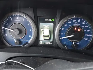 2018 Toyota Sienna XLE with VIN 5TDDZ3DCXJS199733, listed as a IAAI auction lot 41357266 with 66,692 mi miles. Bid and sale history available at carsss.com. Image 7.