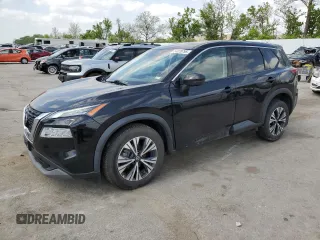 2021 Nissan Rogue SV z VIN 5N1AT3BB3MC765957, wystawiony jako Copart lot #54870795 z przebiegiem 82 227 mil mil oraz Szkoda całkowita • Salvage title. Historia ofert i sprzedaży dostępna na DreamBid. Obrazek 1.