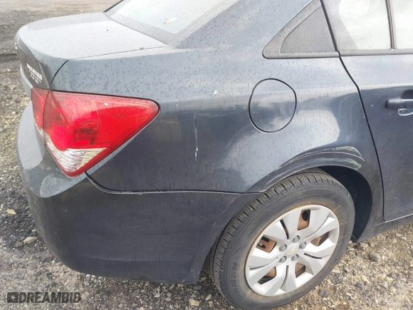 2015 Chevrolet Cruze LS with VIN 1G1PA5SH1F7231543, listed as a IAAI auction lot 42031679 with 197,503 mi miles. Bid and sale history available at carsss.com. Image 15.
