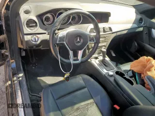 2013 Mercedes-Benz C 250 Sport z VIN WDDGF4HB4DA823093, wystawiony jako Copart lot #46481345 z przebiegiem 83 221 mil mil oraz Szkoda całkowita • Salvage title. Historia ofert i sprzedaży dostępna na DreamBid. Obrazek 8.
