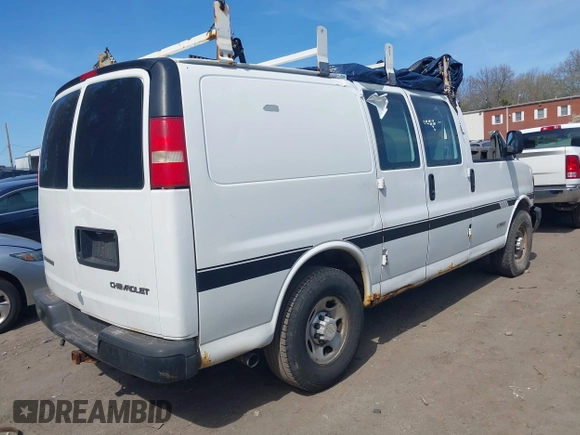 2006 Chevrolet Express Cargo Van with VIN 1GCGG25V761272316, listed as a IAAI auction lot 41967324 with 336,728 mi miles. Bid and sale history available at carsss.com. Image 4.