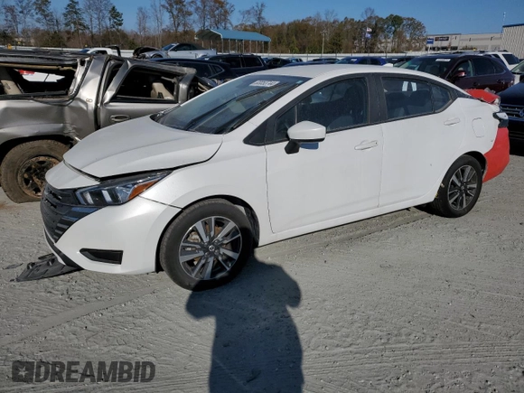 2022 Nissan Versa SV z VIN 3N1CN8EV0NL839211, wystawiony jako Copart lot #83053744 z przebiegiem 7 670 mil mil oraz Szkoda całkowita • Salvage title. Historia ofert i sprzedaży dostępna na DreamBid. Obrazek 1.