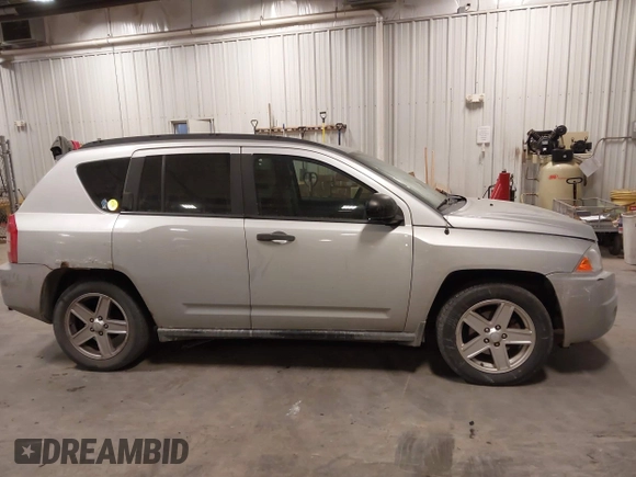 2007 Jeep Compass Sport with VIN 1J8FF47W57D598222, listed as a IAAI auction lot 41379480 with 181,919 mi miles. Bid and sale history available at carsss.com. Image 13.