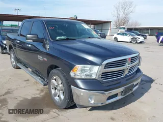 2017 Ram 1500 Lone Star Silver z VIN 1C6RR6LTXHS550657, wystawiony jako IAAI lot #41586336 z przebiegiem 102 808 mil mil oraz . Historia ofert i sprzedaży dostępna na DreamBid. Obrazek 1.