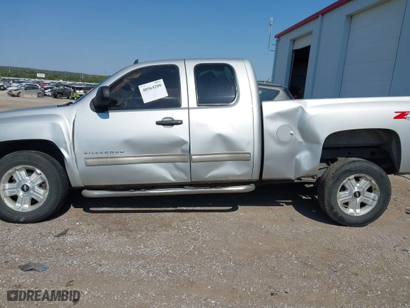 2010 Chevrolet Silverado 1500 LT with VIN 1GCSKSE31AZ221654, listed as a IAAI auction lot 40564208 with 239,609 mi miles. Bid and sale history available at carsss.com. Image 14.