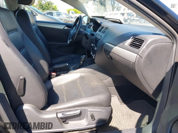 2014 Volkswagen Jetta SE with VIN 3VWD17AJ9EM372677, listed as a IAAI auction lot 42406449 with 266,331 mi miles and . Bid and sale history available at DreamBid. Image 5.