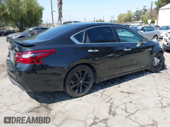 2017 Nissan Altima SV z VIN 1N4AL3AP0HC187796, wystawiony jako IAAI lot #42247396 z przebiegiem 106 024 mil mil oraz . Historia ofert i sprzedaży dostępna na DreamBid. Obrazek 4.