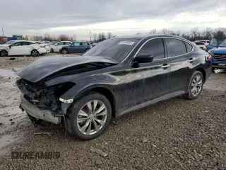 2012 Infiniti M z VIN JN1BY1AR6CM393779, wystawiony jako Copart lot #46496645 z przebiegiem Nie podano mil oraz Szkoda całkowita • Salvage title. Historia ofert i sprzedaży dostępna na DreamBid. Obrazek 1.