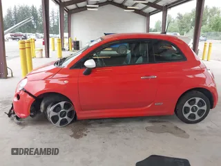 2017 FIAT 500e z VIN 3C3CFFGE2HT546074, wystawiony jako IAAI lot #42269995 z przebiegiem 42 782 mil mil oraz . Historia ofert i sprzedaży dostępna na DreamBid. Obrazek 14.
