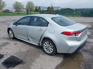 2025 Toyota Corolla LE z VIN 5YFB4MDE0SP241530, wystawiony jako IAAI lot #42175543 z przebiegiem 3222 mil mil oraz . Historia ofert i sprzedaży dostępna na DreamBid. Obrazek 3.
