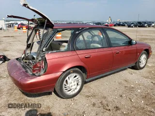 1999 Saturn SW z VIN 1G8ZK827XXZ348270, wystawiony jako Copart lot #67872244 z przebiegiem 110 936 mil mil oraz Szkody całkowita. Historia ofert i sprzedaży dostępna na DreamBid. Obrazek 3.