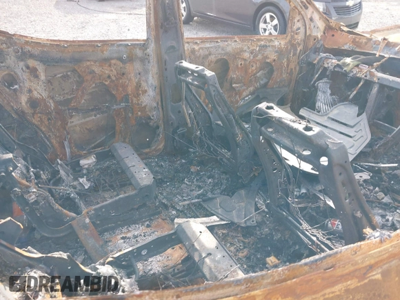 2023 GMC Acadia SLE z VIN 1GKKNRL41PZ111759, wystawiony jako IAAI lot #39384296 z przebiegiem 10 500 mil mil oraz . Historia ofert i sprzedaży dostępna na DreamBid. Obrazek 8.
