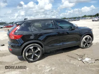 2021 Volvo XC40 Momentum z VIN YV4AC2HK5M2458900, wystawiony jako Copart lot #73645094 z przebiegiem 27 965 mil mil oraz Szkoda całkowita • Salvage title. Historia ofert i sprzedaży dostępna na DreamBid. Obrazek 3.