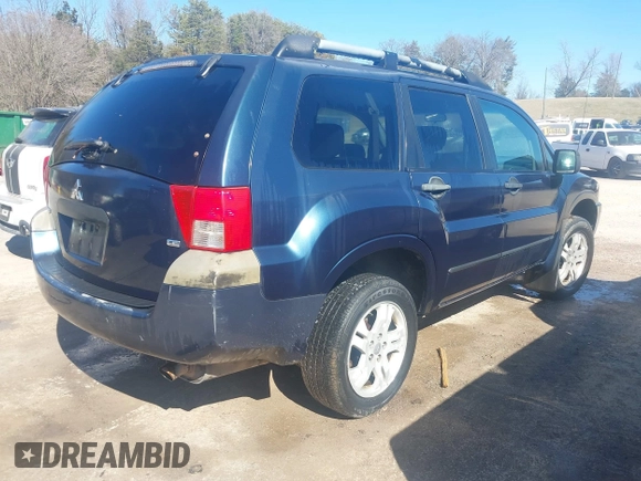 2004 Mitsubishi Endeavor LS with VIN 4A4MM21S54E024328, listed as a IAAI auction lot 41623681 with 300,550 mi miles. Bid and sale history available at carsss.com. Image 4.