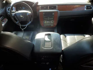 2007 Chevrolet Suburban LTZ with VIN 1GNFK163X7R422799, listed as a Copart auction lot 49281675 with 230,916 mi miles and Clean Title. Bid and sale history available at carsss.com. Image 8.