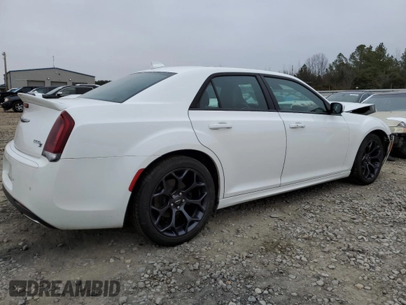 2020 Chrysler 300 S z VIN 2C3CCABG0LH175504, wystawiony jako Copart lot #43638855 z przebiegiem 73 035 mil mil oraz Szkoda całkowita • Salvage title. Historia ofert i sprzedaży dostępna na DreamBid. Obrazek 3.