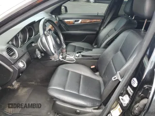 2012 Mercedes-Benz C 350 Sport z VIN WDDGF5HB1CF813547, wystawiony jako Copart lot #59611465 z przebiegiem 235 675 mil mil oraz Czysty tytuł • Clean title. Historia ofert i sprzedaży dostępna na DreamBid. Obrazek 7.