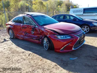 2019 Lexus ES with VIN 58ABZ1B12KU003864, listed as a IAAI auction lot 40634355 with 31,967 mi miles. Bid and sale history available at carsss.com. Image 1.