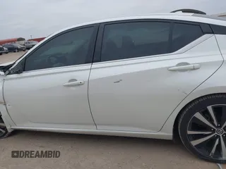 2019 Nissan Altima 2.5 SR with VIN 1N4BL4CV8KC135636, listed as a IAAI auction lot 41635760 with 60,087 mi miles. Bid and sale history available at carsss.com. Image 15.