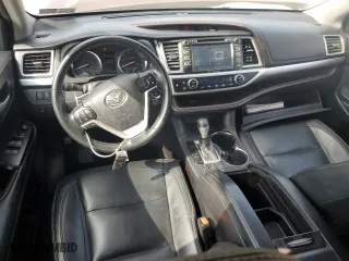 2017 Toyota Highlander XLE with VIN 5TDJZRFH4HS462890, listed as a Copart auction lot 48842515 with 136,303 mi miles and Salvage Title. Bid and sale history available at carsss.com. Image 8.