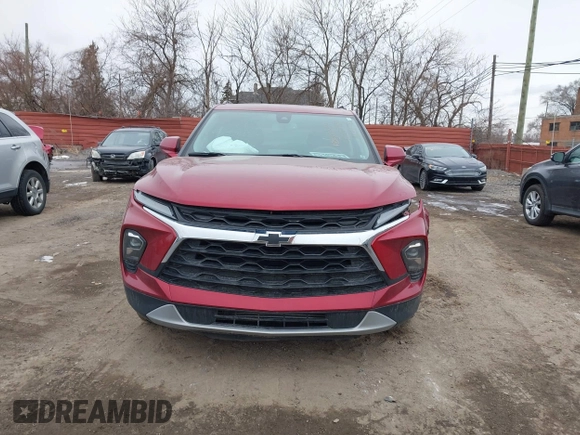 2024 Chevrolet Blazer LT z VIN 3GNKBCR48RS255972, wystawiony jako IAAI lot #41461480 z przebiegiem 8 870 mil mil oraz . Historia ofert i sprzedaży dostępna na DreamBid. Obrazek 12.