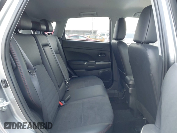 2024 Mitsubishi Outlander S z VIN JA4ARUAU3RU015370, wystawiony jako IAAI lot #42419186 z przebiegiem 26 526 mil mil oraz . Historia ofert i sprzedaży dostępna na DreamBid. Obrazek 8.