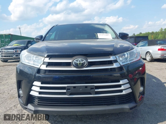 2018 Toyota Highlander SE with VIN 5TDJZRFH3JS825072, listed as a IAAI auction lot 42155887 with 110,920 mi miles and . Bid and sale history available at DreamBid. Image 12.