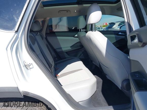 2022 Volkswagen Taos SE z VIN 3VVTX7B2XNM018298, wystawiony jako IAAI lot #42066332 z przebiegiem 36 025 mil mil oraz . Historia ofert i sprzedaży dostępna na DreamBid. Obrazek 8.