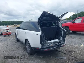 2023 Land Rover Range Rover SE z VIN SALKPBE75PA046989, wystawiony jako IAAI lot #42291562 z przebiegiem 42 292 mil mil oraz . Historia ofert i sprzedaży dostępna na DreamBid. Obrazek 3.