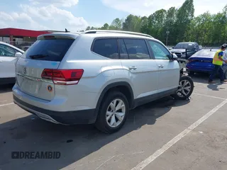 2018 Volkswagen Atlas SE with VIN 1V2CR2CA9JC535166, listed as a IAAI auction lot 42179451 with 146,625 mi miles and . Bid and sale history available at DreamBid. Image 4.