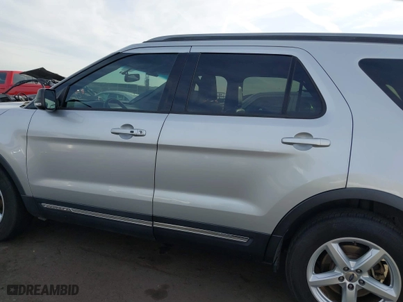 2019 Ford Explorer XLT with VIN 1FM5K7DHXKGA09853, listed as a IAAI auction lot 41597540 with 109,726 mi miles. Bid and sale history available at carsss.com. Image 15.