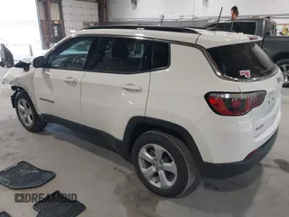 2020 Jeep Compass Latitude z VIN 3C4NJDBB4LT132288, wystawiony jako IAAI lot #42113669 z przebiegiem 57 312 mil mil oraz . Historia ofert i sprzedaży dostępna na DreamBid. Obrazek 3.