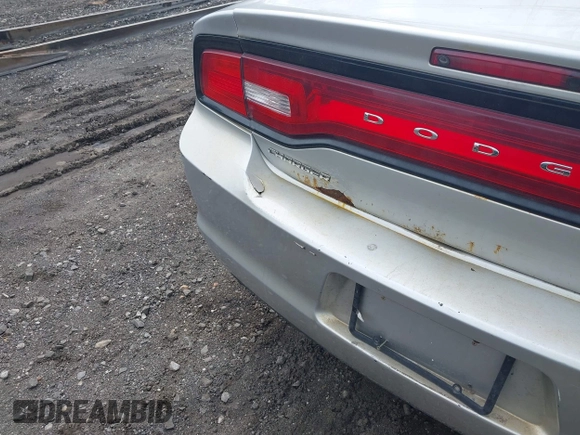 2011 Dodge Charger SE z VIN 2B3CL3CG2BH613560, wystawiony jako IAAI lot #42014138 z przebiegiem Nie podano mil oraz . Historia ofert i sprzedaży dostępna na DreamBid. Obrazek 6.